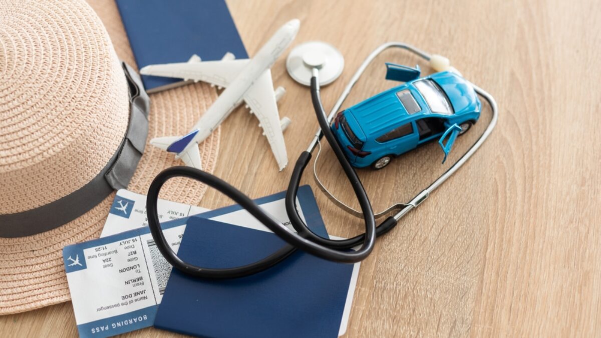 Vaccini e farmaci per le vacanze con kit sanitario da viaggio