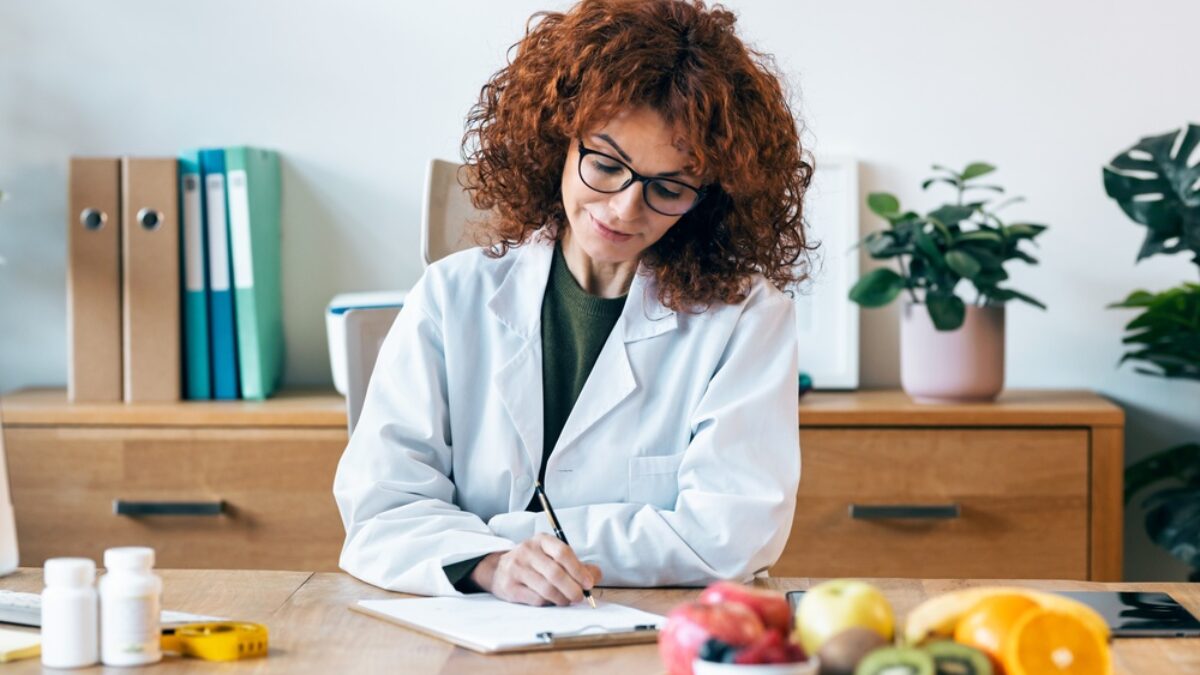Normopeso e obesità spiegati durante una consulenza nutrizionale